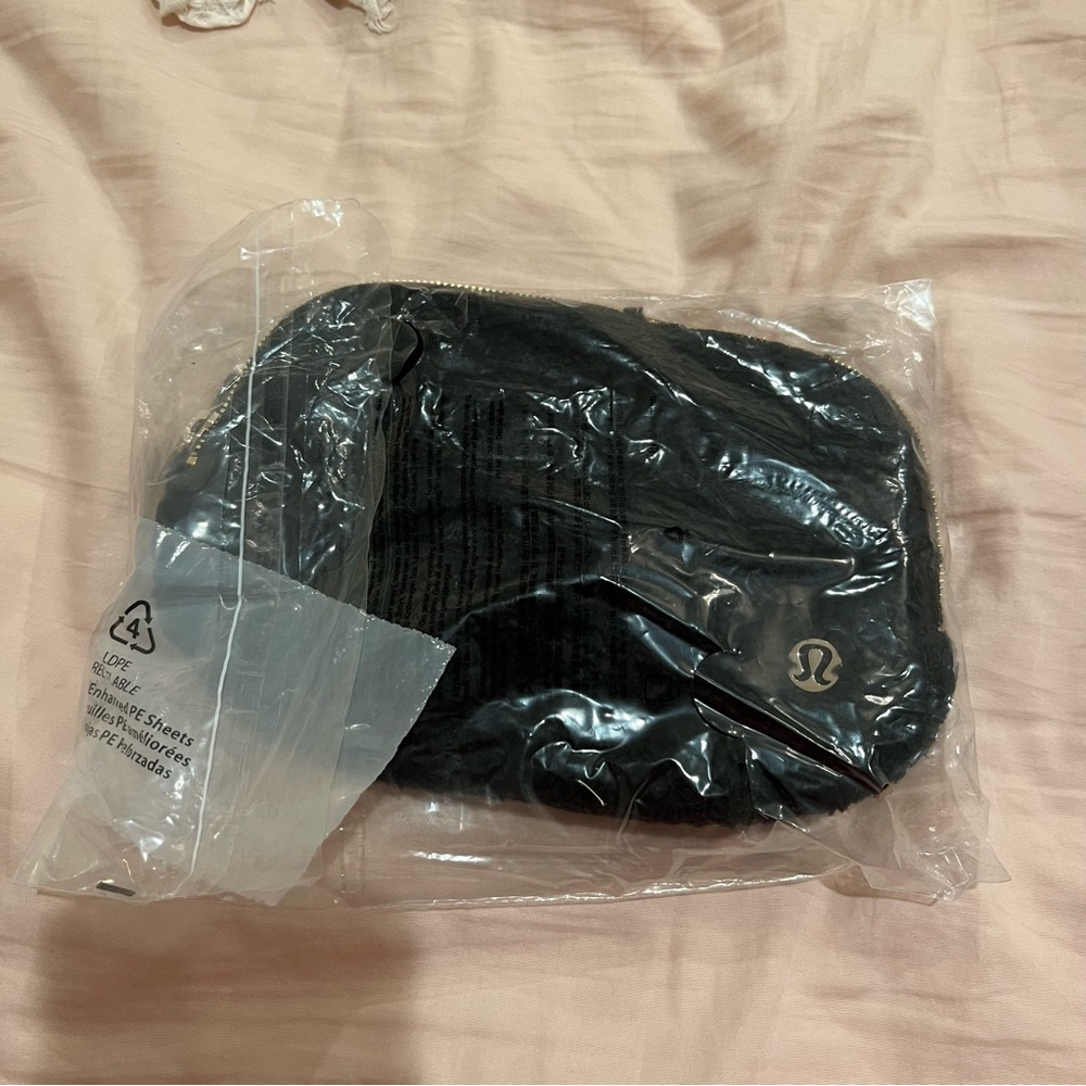 Lululemon Everywhere Fleece Belt Bag - Picture 6 of 6